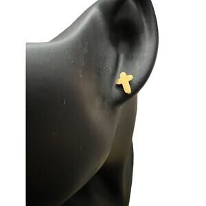 Stainless Steel Cross Stud Earrings – Sleek and Minimalist Design